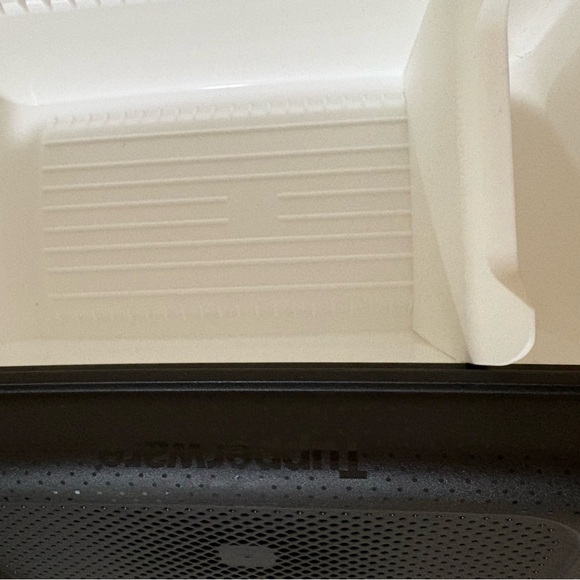 Tupperware White Bread Storage Container CondensControl - Picture 12 of 16